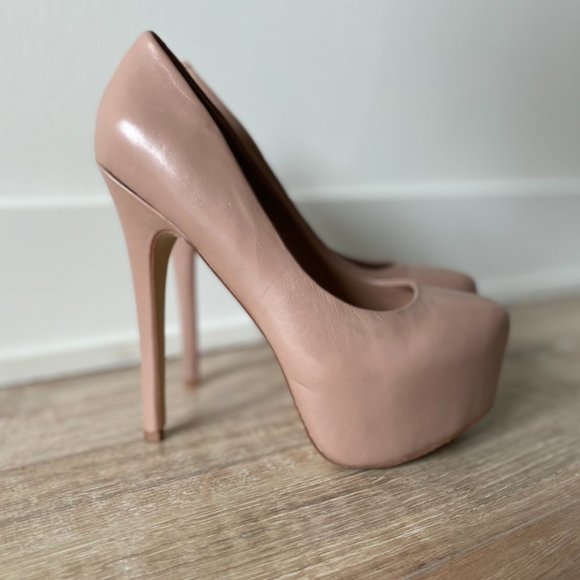 Steve Madden Shoes - Picture 1 of 2